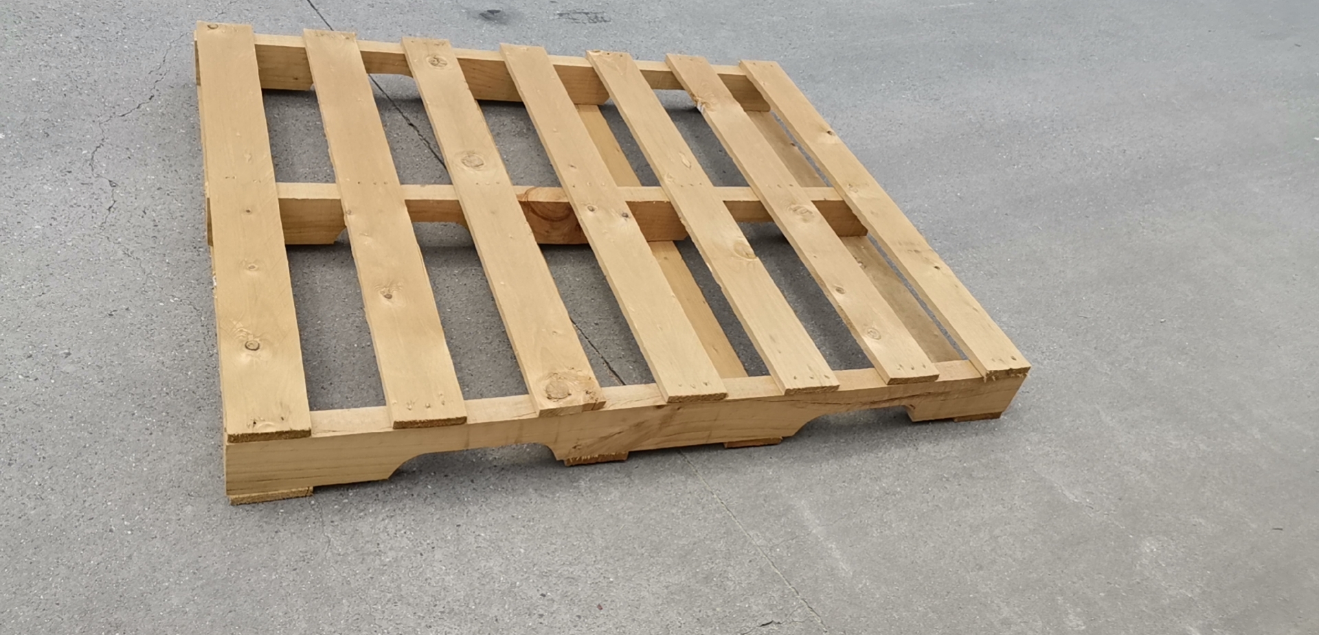 龙楼镇根据材质选择木托盘